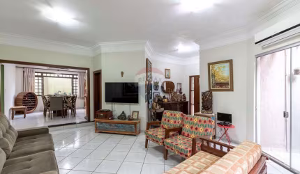 Casa para venda em Parque Residencial Cidade Universitária de 235.00m² com 3 Quartos, 1 Suite e 5 Garagens
