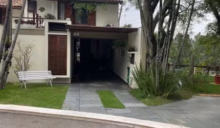 Casa para venda em Alphaville de 176.00m² com 3 Quartos, 1 Suite e 2 Garagens