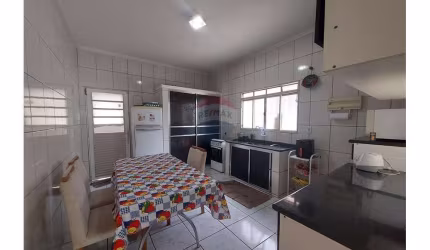 Casa para venda em Parque Das Laranjeiras de 235.00m² com 2 Quartos e 2 Garagens
