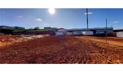 Lote / Terreno para alugar em São Luiz de 1208.00m²