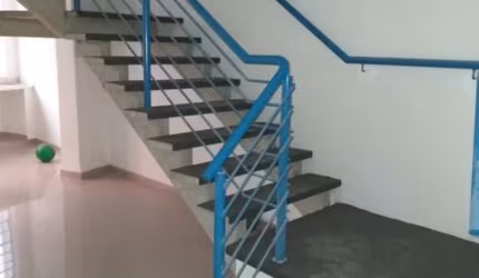 Sala Comercial para venda e aluguel em Centro de 100.00m²