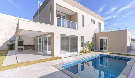 Casa de Condomínio para venda em Granja Viana de 355.00m² com 4 Quartos, 4 Suites e 6 Garagens