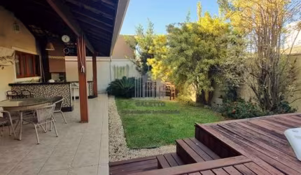 Casa para venda em Ortizes de 300.00m² com 3 Quartos, 1 Suite e 4 Garagens