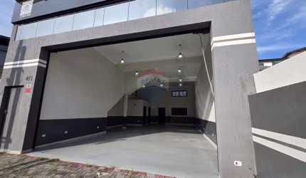 Galpão / Depósito / Armazém para alugar em Arujamérica de 120.00m²