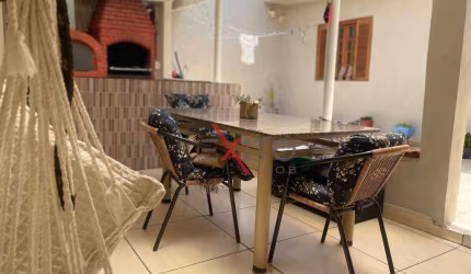 Casa para venda em Parque Guarani de 222.00m² com 3 Quartos, 1 Suite e 2 Garagens
