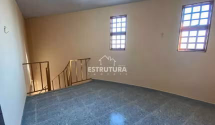 Casa para alugar em Jardim Cherveson de 60.00m² com 2 Quartos