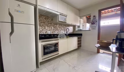 Sobrado para venda em Cruzeiro de 208.00m² com 3 Quartos, 1 Suite e 3 Garagens