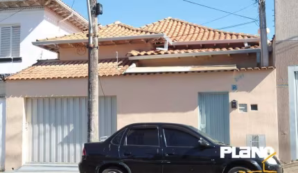 Casa para alugar em Centro de 100.00m² com 3 Quartos, 1 Suite e 1 Garagem