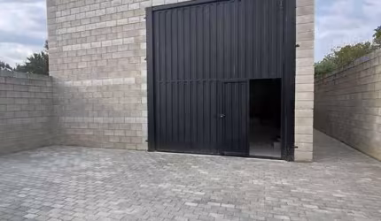 Galpão / Depósito / Armazém para venda e aluguel em Além Ponte de 127.00m² com 20 Garagens