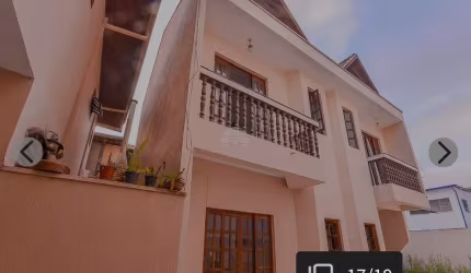 Sobrado para venda em Orleans de 112.00m² com 3 Quartos, 1 Suite e 2 Garagens