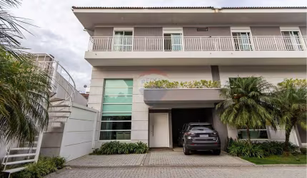 Casa de Condomínio para venda em Jardim Social de 252.00m² com 4 Quartos, 3 Suites e 4 Garagens