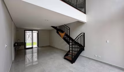 Casa para venda em Granja Viana de 125.00m² com 2 Quartos, 2 Suites e 2 Garagens