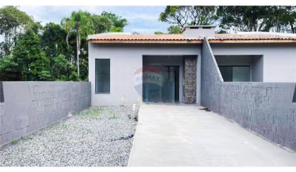 Casa para venda em Itapoá de 66.63m² com 2 Quartos, 1 Suite e 2 Garagens