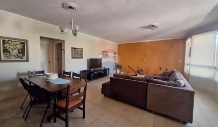 Casa para venda em Centro de 178.88m² com 3 Quartos, 1 Suite e 8 Garagens