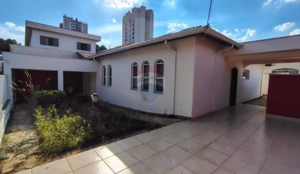 Casa para alugar em Centro de 267.77m² com 3 Quartos, 1 Suite e 2 Garagens