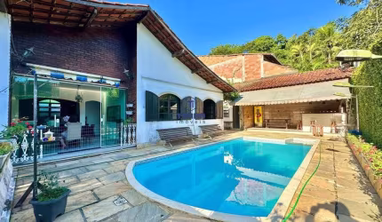 Casa para venda em Maria Paula de 250.00m² com 3 Quartos, 1 Suite e 5 Garagens