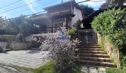 Casa de Condomínio para venda em Sapê de 241.00m² com 4 Quartos, 3 Suites e 4 Garagens