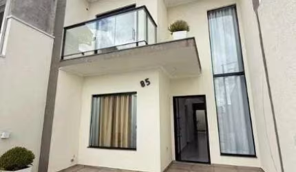 Sobrado para venda em Eucaliptos de 90.00m² com 3 Quartos, 2 Suites e 2 Garagens