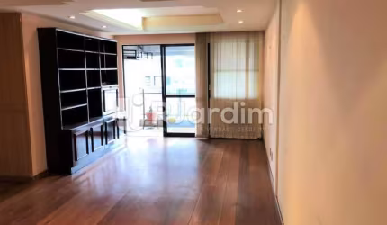 Apartamento para venda em Copacabana de 126.00m² com 3 Quartos, 1 Suite e 3 Garagens