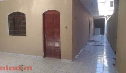Casa para venda em Jardim Roschel de 125.00m² com 2 Quartos e 2 Garagens