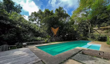Casa para venda em Chácara Do Refúgio de 380.00m² com 3 Quartos, 3 Suites e 4 Garagens