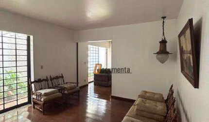 Casa para alugar em Vila Estádio de 247.00m² com 3 Quartos, 1 Suite e 2 Garagens