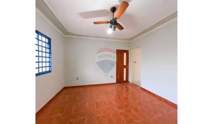 Casa para venda em Centro de 111.00m² com 3 Quartos e 2 Garagens