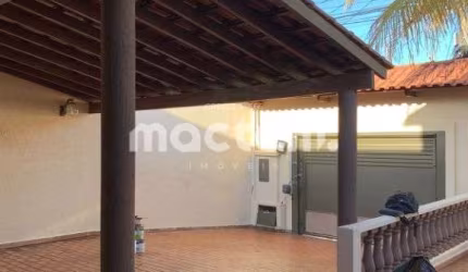 Casa para venda em Planalto Verde de 250.00m² com 2 Quartos e 4 Garagens