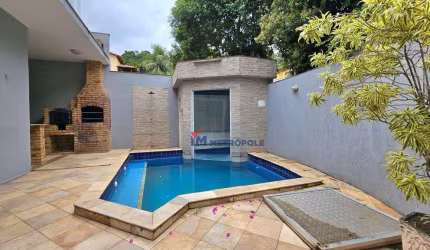 Casa para venda em Freguesia (jacarepaguá) de 222.00m² com 4 Quartos, 2 Suites e 2 Garagens