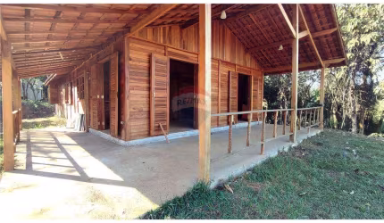 Chácara para venda em Área Rural De Engenheiro Coelho de 160.00m² com 4 Quartos, 2 Suites e 5 Garagens