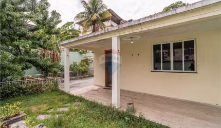 Casa para venda em Jardim Carioca de 165.00m² com 3 Quartos, 1 Suite e 4 Garagens