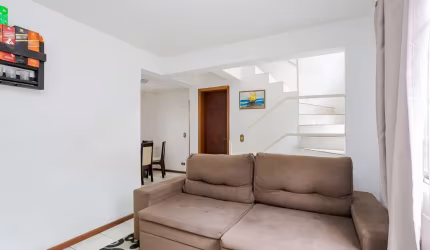 Sobrado para venda em Tingui de 110.00m² com 3 Quartos, 1 Suite e 4 Garagens