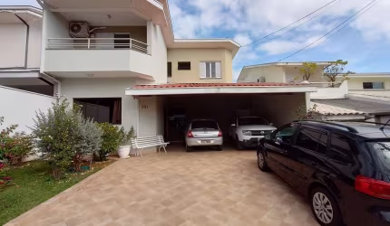 Casa para venda em Esplanada Independência de 300.00m² com 4 Quartos, 3 Suites e 5 Garagens
