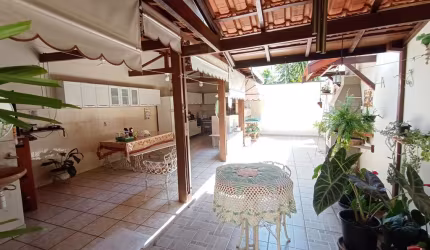 Casa para venda em Jardim Maria Augusta de 280.00m² com 3 Quartos, 1 Suite e 3 Garagens