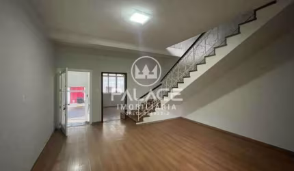 Casa para alugar em Centro de 180.00m² com 4 Quartos, 1 Suite e 5 Garagens
