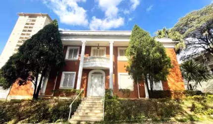 Casa para alugar em Centro de 875.00m² com 5 Quartos, 1 Suite e 5 Garagens