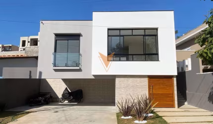 Casa para venda em Chácara Dos Lagos de 230.00m² com 3 Quartos, 3 Suites e 5 Garagens