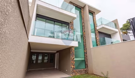 Sobrado para venda em Abranches de 180.00m² com 3 Quartos, 1 Suite e 2 Garagens