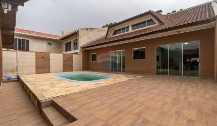 Casa para venda em Centro de 224.00m² com 3 Quartos, 1 Suite e 3 Garagens