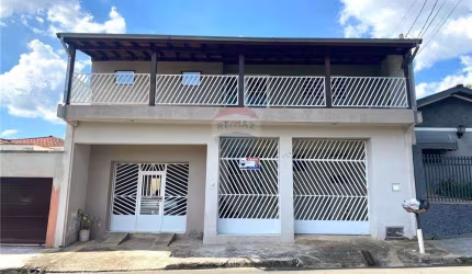 Casa para venda em Jardim Camboriú de 170.00m² com 3 Quartos, 1 Suite e 2 Garagens