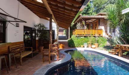 Casa de Condomínio para venda em Jardim Colibri de 470.00m² com 4 Quartos, 3 Suites e 4 Garagens