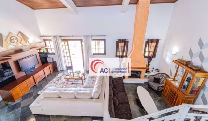 Casa de Condomínio para venda em Granja Viana de 247.00m² com 3 Quartos, 1 Suite e 4 Garagens