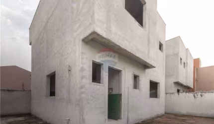 Sobrado para venda em Portão de 184.13m² com 3 Quartos e 1 Suite