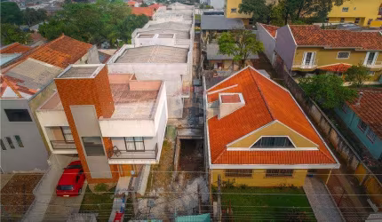 Sobrado para venda em Portão de 182.85m² com 3 Quartos e 1 Suite