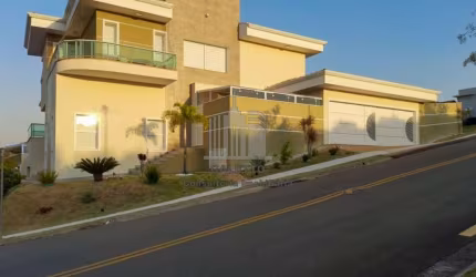 Casa para venda em Nações de 414.00m² com 3 Quartos, 3 Suites e 4 Garagens