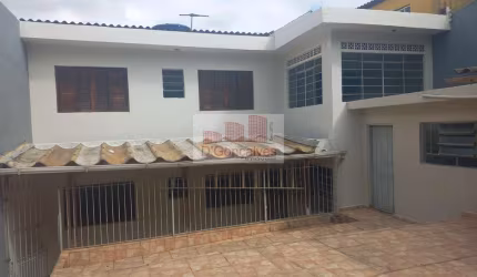 Sobrado para venda em Centro de 250.00m² com 4 Quartos e 4 Garagens