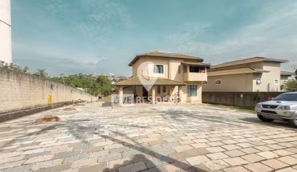 Casa para venda em Loteamento Santo Antônio de 263.00m² com 3 Quartos, 1 Suite e 21 Garagens