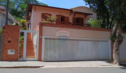 Casa para venda em Centro de 440.00m² com 7 Quartos, 7 Suites e 8 Garagens