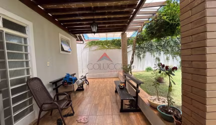 Casa para venda em Iporã de 156.00m² com 3 Quartos, 1 Suite e 4 Garagens