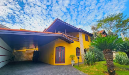 Sobrado para alugar em Jardim Isaura de 469.50m² com 6 Quartos, 5 Suites e 6 Garagens